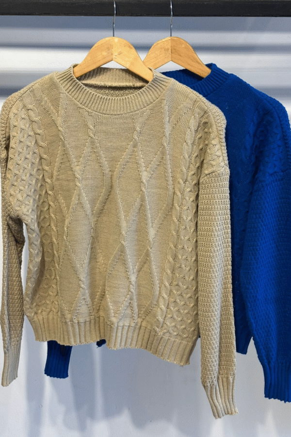 SWEATER ROMBOS CENTRALES Y TRENZAS LATERAL - Imagen 3