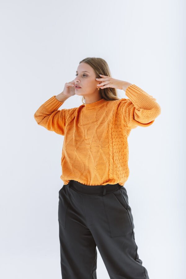 SWEATER ROMBOS CENTRALES Y TRENZAS LATERAL