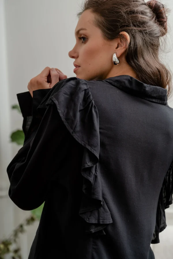 CAMISA CON STRASS EN VOLADO - Imagen 4