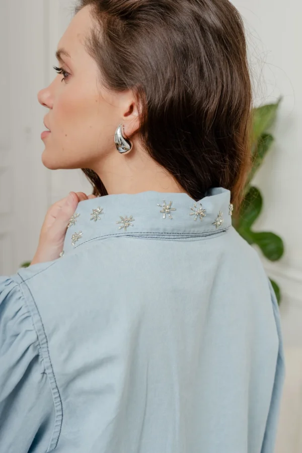 CAMISA DE JEANS CUELLO BABY BORDADO - Imagen 4