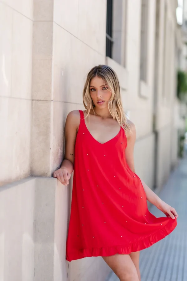 VESTIDO ESCOTE V CON PERLAS SALPICADAS