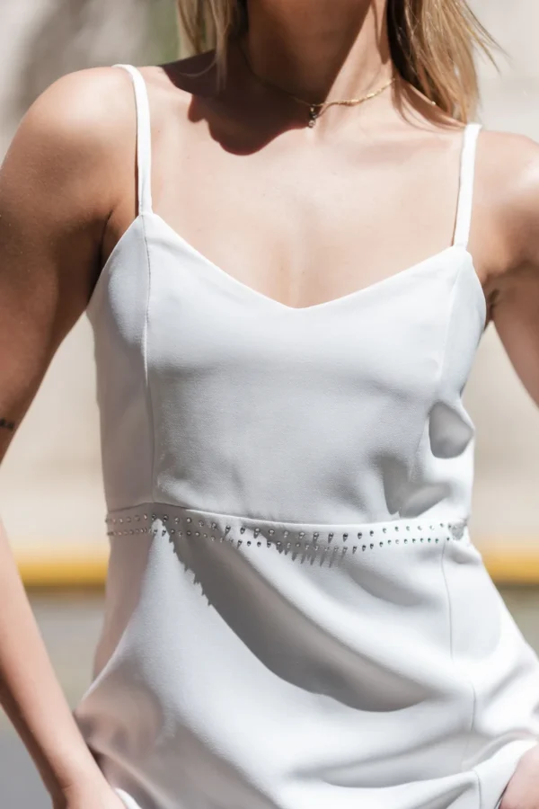 VESTIDO SASTRERO CON VIVO DE TACHAS - Imagen 2