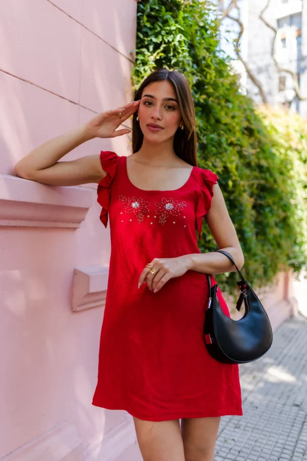 VESTIDO CORTO CON FLOR, BORDADO A MANO