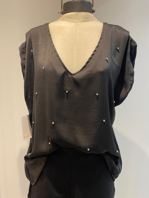 BLUSA CON PINZAS