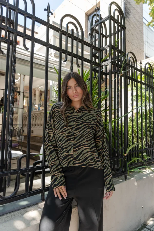 CAMISA OVER ANIMAL PRINT