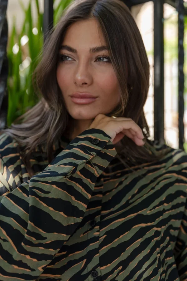 CAMISA OVER ANIMAL PRINT - Imagen 2