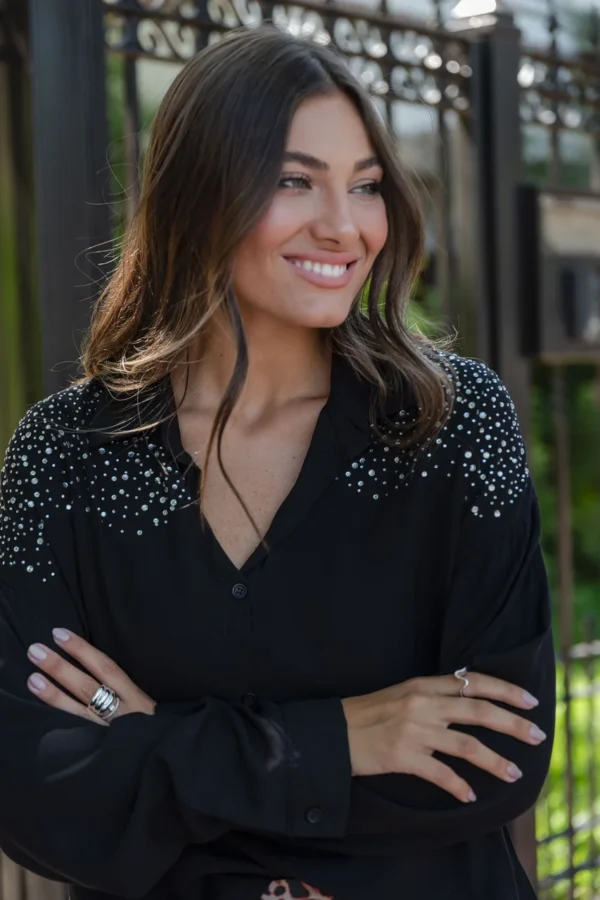 CAMISA OVER CON TACHAS - Imagen 2