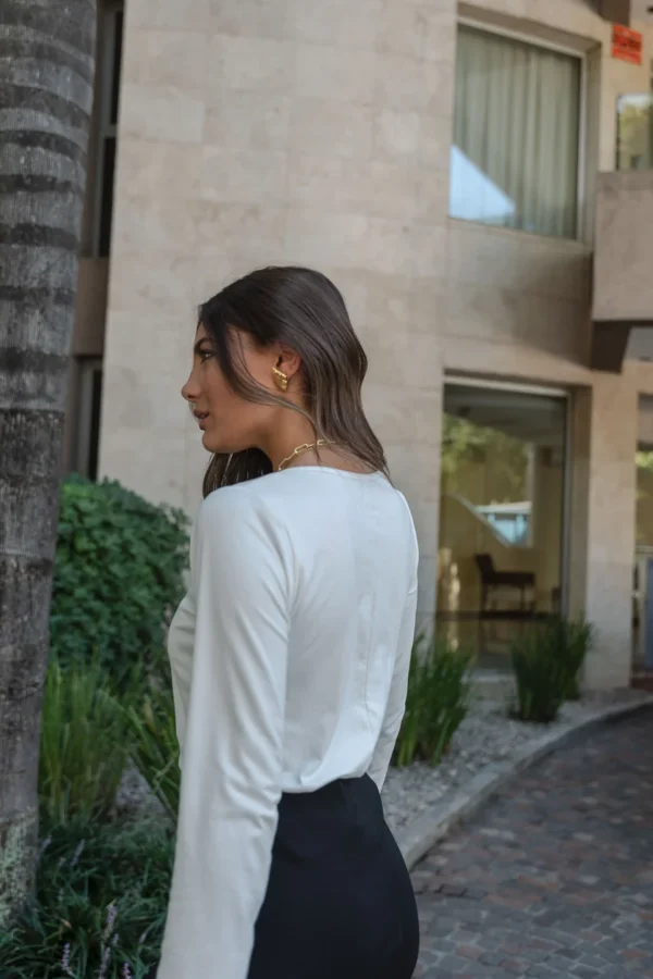 REMERA CON CARTERA - Imagen 3