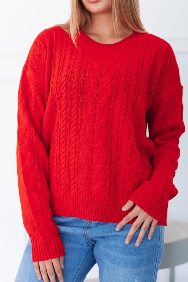 SWEATER CON TRENZAS Y CALADO