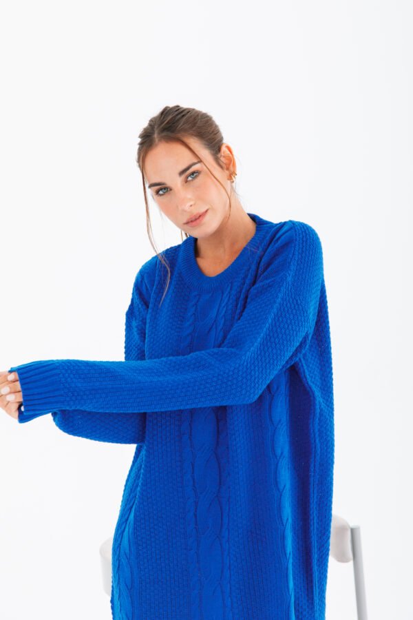 SWEATER OVER LARGO PUNTO ARROZ CON TRIPLE TRENZAS